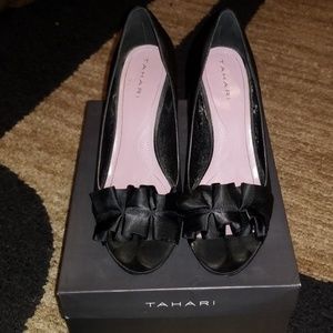 Tahari classic black pumps